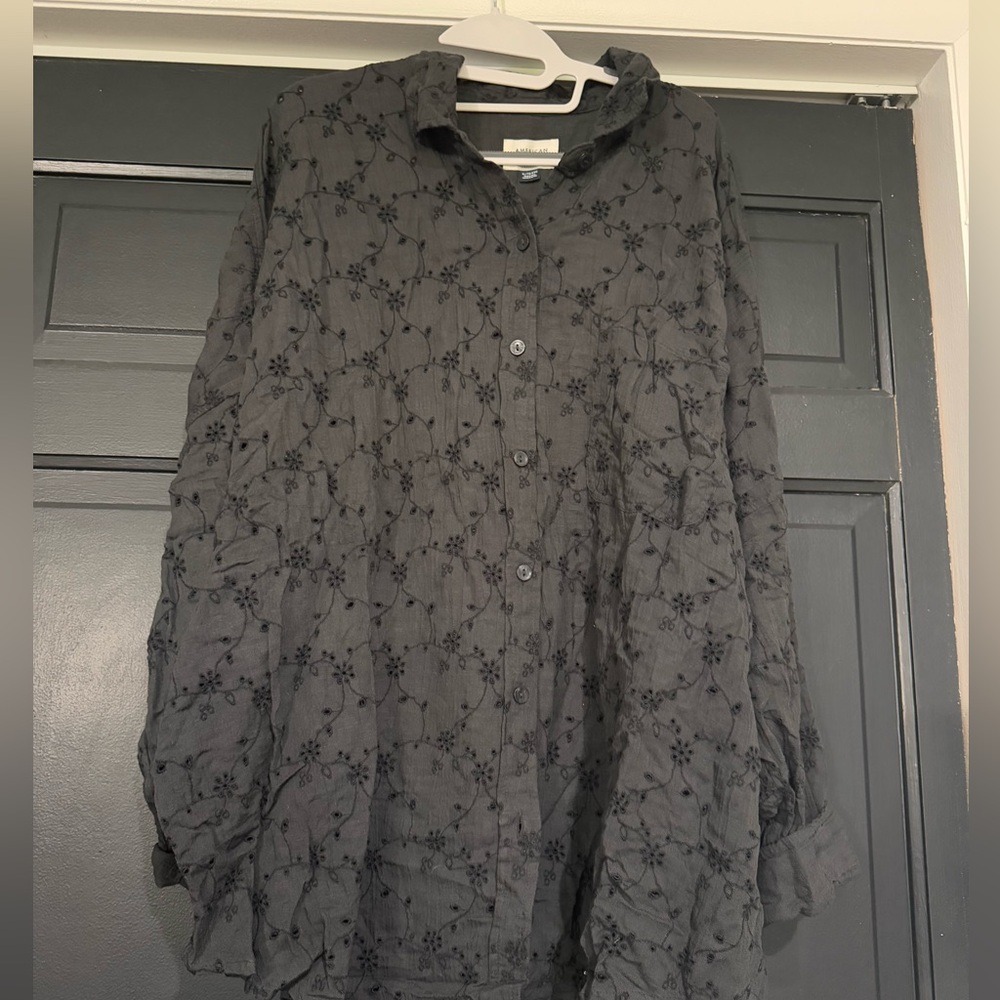 American Eagle Floral Button-Up Shirt